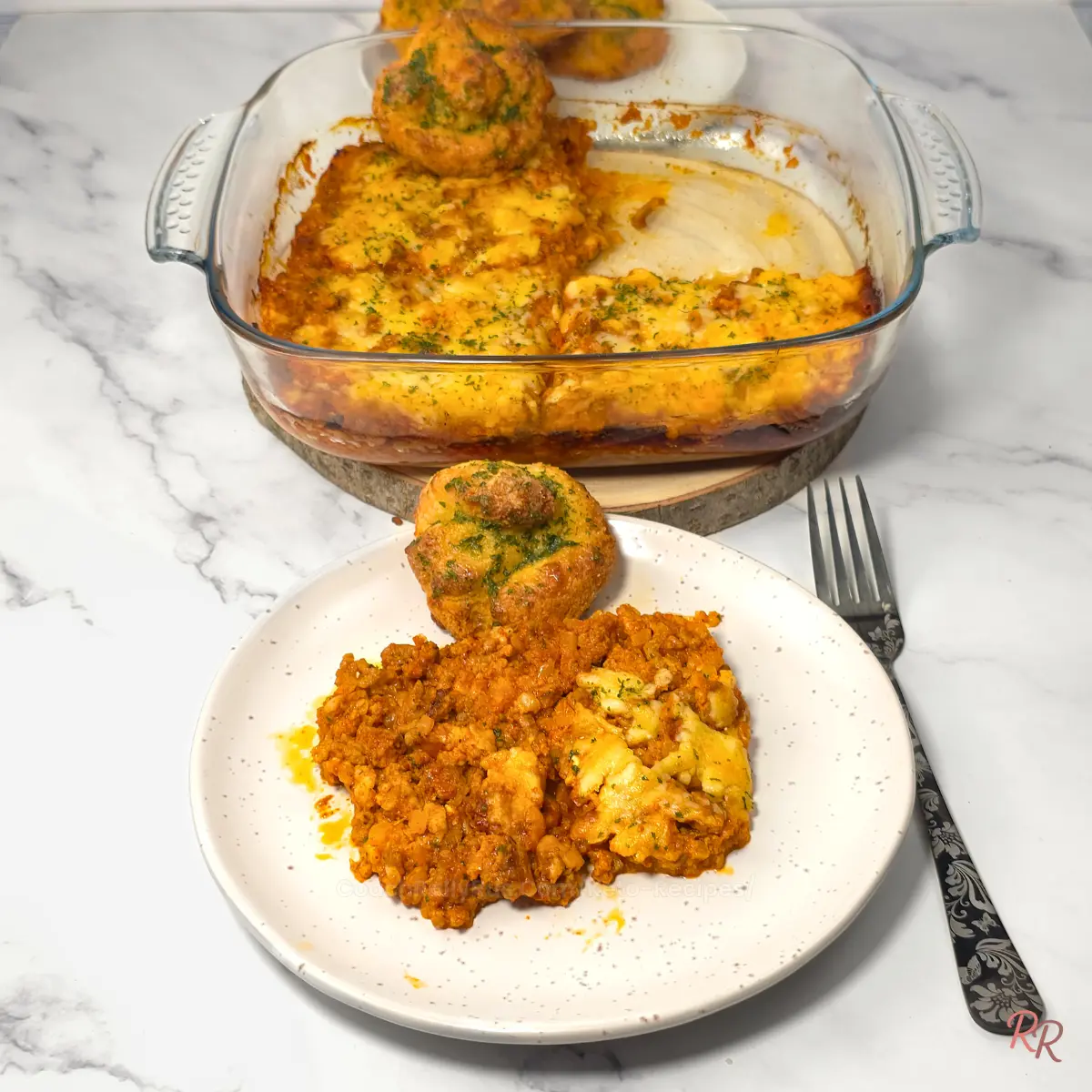 Plated keto taco ground beef casserole with garlic knot